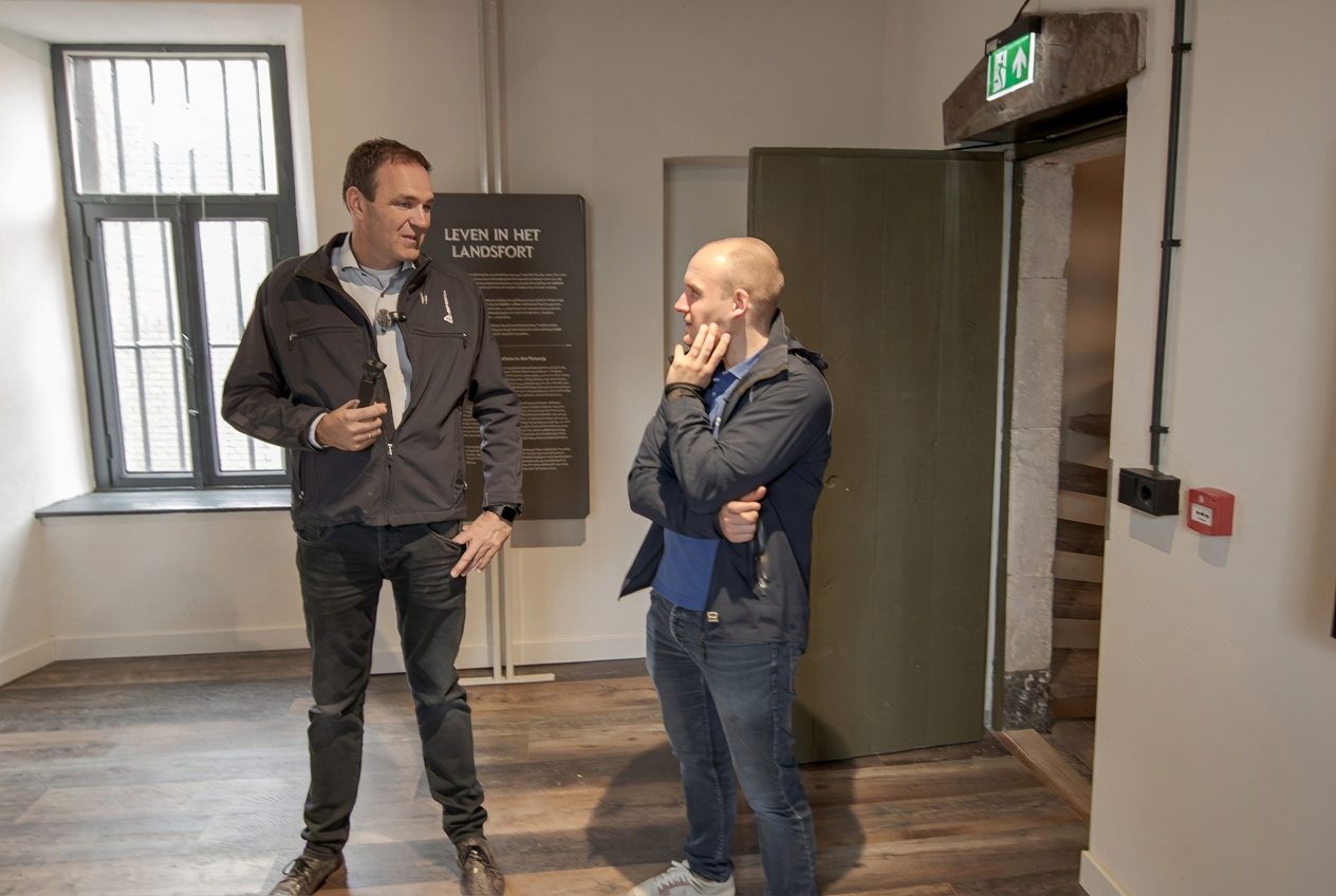 een monumentale deur in de Schelmentoren in Heerlen
